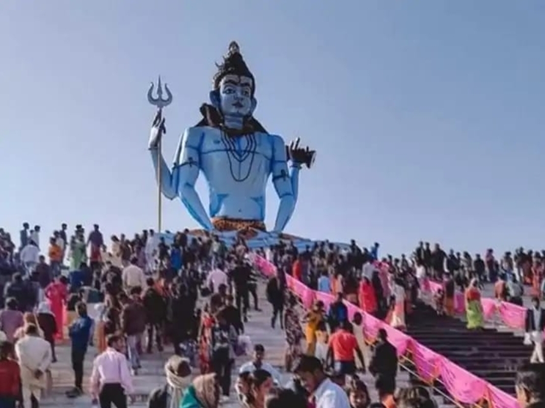 Balrampur Tatapani Festival Akshara Singh Obscene | तातापानी महोत्सव में  चले फूहड़ गाने: स्थानीय लोगों ने जताई नाराजगी,कहा- भगवान के सामने अश्लीलता;  वीडियो वायरल ...