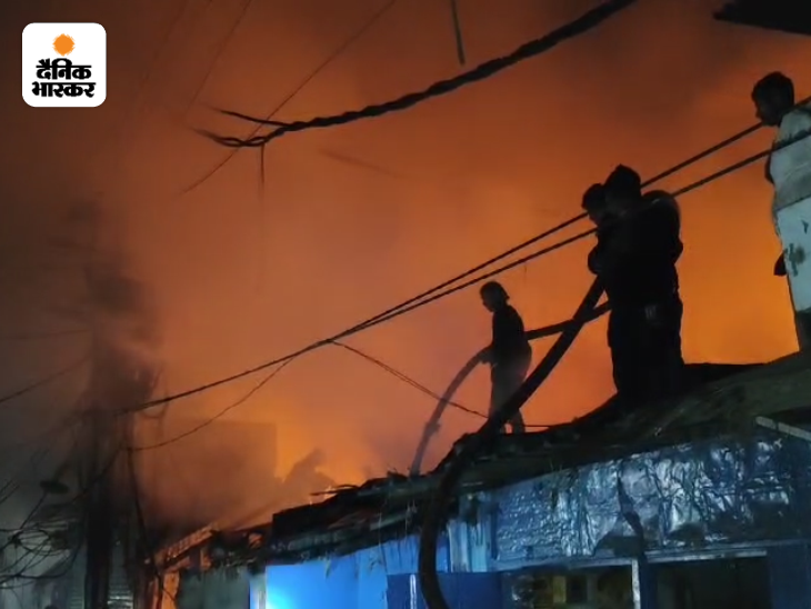 फ़ायर की चार झलकियाँ भी आग के सामने बेबस नज़र आईं।