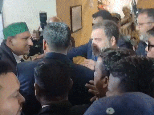 Congress leader Rahul Gandhi Bihar visit | पटना पहुंचते ही तेजस्वी से मिले  राहुल,चुनाव पर चर्चा: कांग्रेस कार्यकर्ता से बात करेंगे राहुल, संविधान  सुरक्षा ...