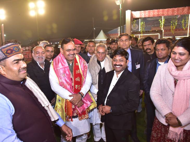 राजस्थान के मुख्यमंत्री भजनलाल शर्मा देर रात महाकुंभ के शिविर पहुंचे। राजस्थान के लोगों से मिले।