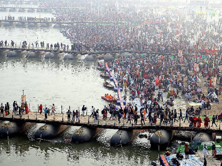 संगम पर मुख्य स्नान को छोड़कर रोज 50 लाख से ज्यादा श्रद्धालु पहुंच रहे हैं।