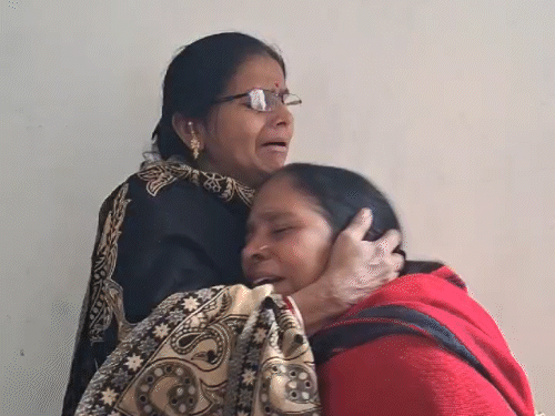 हत्या होने के बाद परिजनों का रो-रोकर बुरा हाल है।