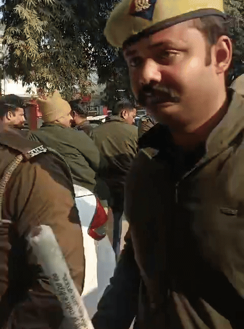 लखनऊ में मां-बेटी की हत्या करने वाले भतीजे को पुलिस ने गिरफ्तार कर लिया है।