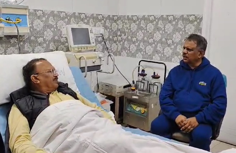 हेल्थ मिनिस्टर गजेन्द्र सिंह खींवसर एसएमएस हॉस्पिटल पहुंचे।