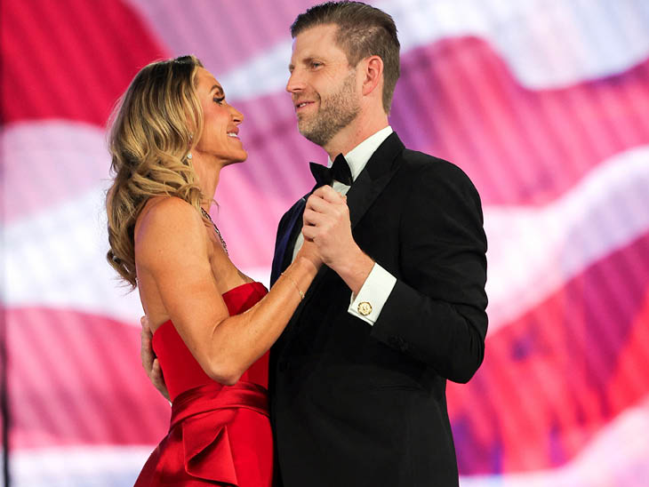 ट्रम्प के बेटे एरिक और उनकी पत्नी लारा भी कार्यक्रम में पहुंचे। दोनों ने साथ में डांस भी किया।