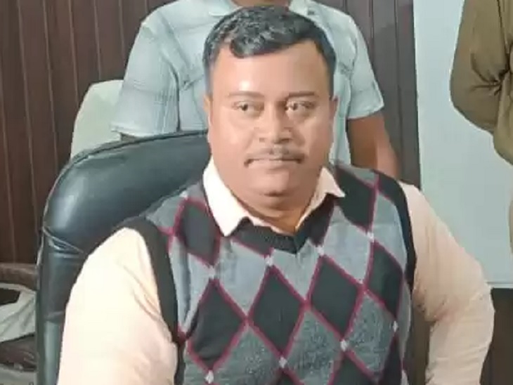 निरीक्षक तापेश्वर नेताम - Dainik Bhaskar