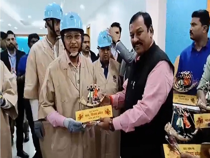 दुर्ग सांसद विजय बघेल ने सभी सांसद सदस्यों का किया स्वागत