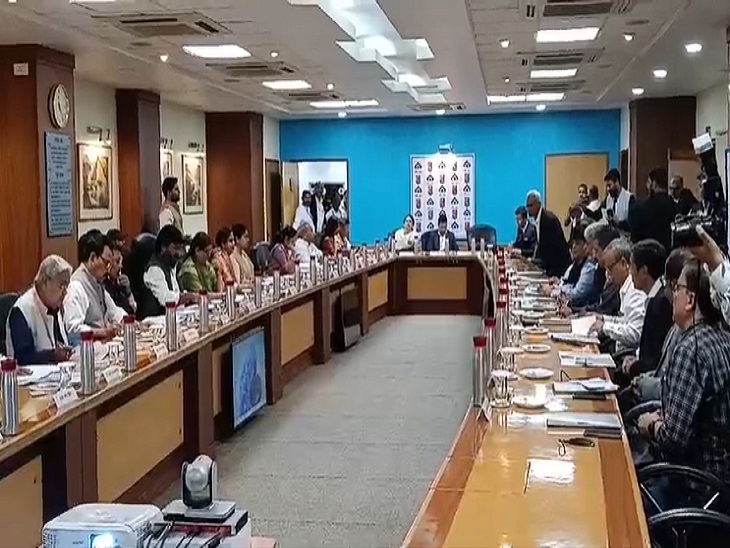 कमेटी ने बीएसपी के सभी अधिकारियों के साथ की बैठक