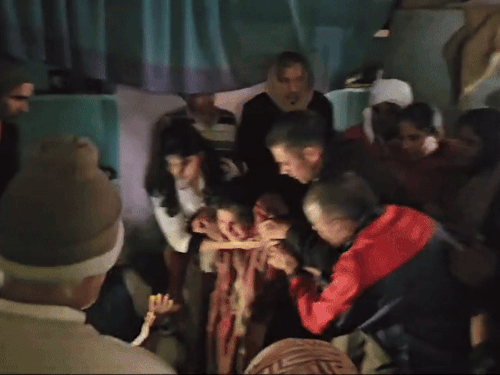 After reaching her maternal home, Shooter Manu Bhakar provided support to the crying family members.