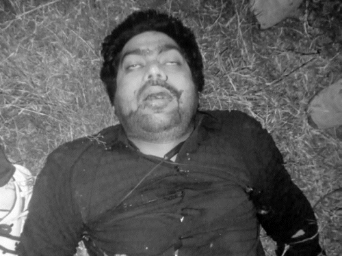 Car going for a wedding procession collided with a tree, three died