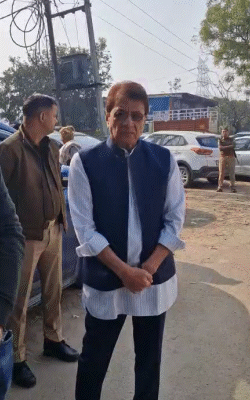 ਮੇਰਠ ਦੇ ਸੰਸਦ ਮੈਂਬਰ ਅਰੁਣ ਗੋਵਿਲ ਵੀ ਸ਼ਹੀਦ ਇੰਸਪੈਕਟਰ ਨੂੰ ਸ਼ਰਧਾਂਜਲੀ ਦੇਣ ਪਹੁੰਚੇ।