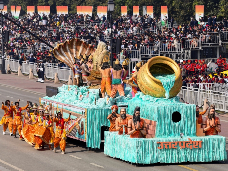 ਉੱਤਰ ਪ੍ਰਦੇਸ਼ ਦਾ ਝਾਂਕੀ ਪ੍ਰਦਾਸ ਵਿੱਚ ਚੱਲ ਰਹੀ ਮਹਾਂਬੁੰਗ ਨੂੰ ਦਰਸਾਉਂਦੀ ਹੈ.