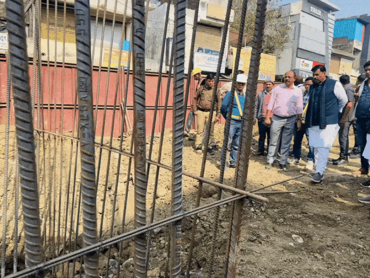 कुछ दिन पहले विधायक रामेश्वर शर्मा ने भी ब्रिज के निर्माण का निरीक्षण किया था।