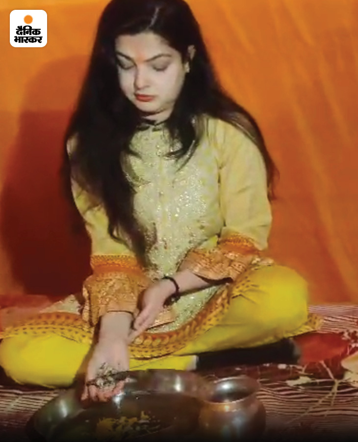 शुक्रवार शाम को किन्नर अखाड़े में महामंडलेश्वर बनाने की प्रक्रिया शुरू की गई। इस दौरान ममता ने अपने हाथों से पिंड बनाए।