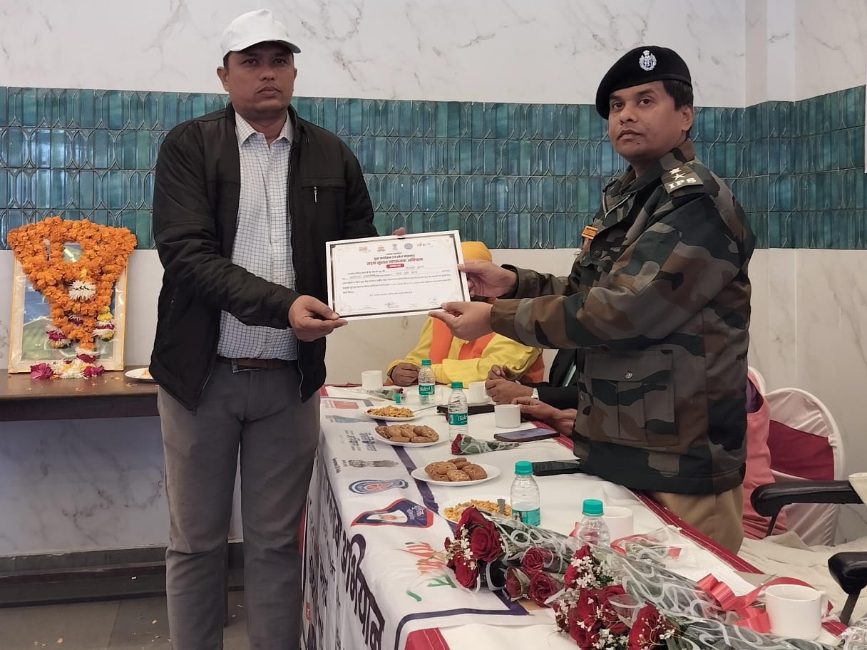 Social workers honoured for spreading awareness about traffic rules