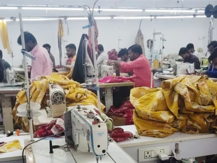 यह वही फैक्ट्री है, जिसमें हत्या का आरोपी मोनू काम करता था।