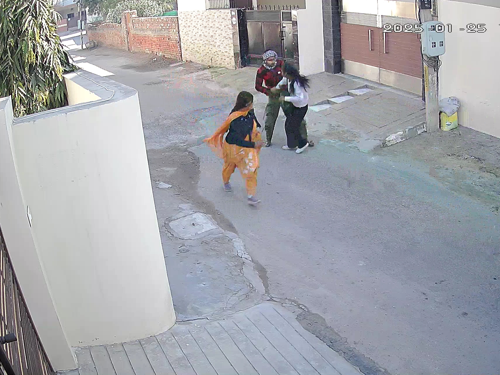 ਕੁੜੀਆਂ ਤੋਂ ਖੋਹਣ ਵਾਲਾ ਫੋਨ