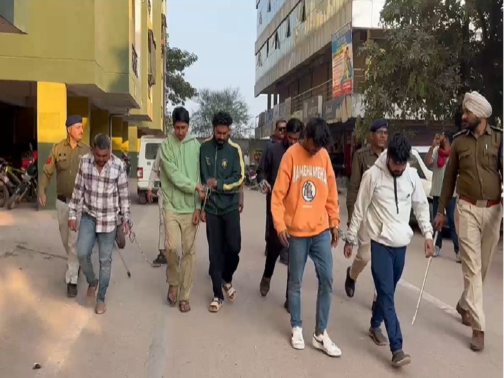 आरोपियों का निकाला जुसूल - Dainik Bhaskar