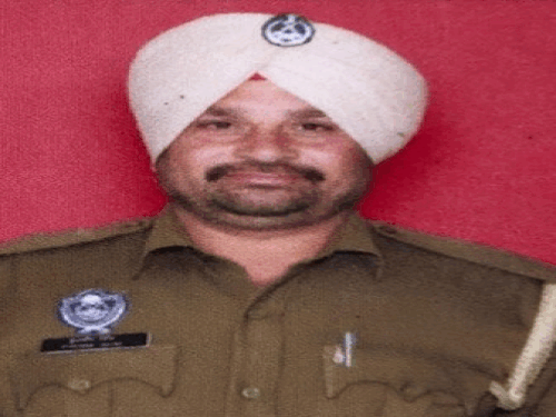 ਮੁੱਖ ਮੰਤਰੀ ਦੇ ਗਾਰਡ ਮੈਡਲ ਪ੍ਰਾਪਤ ਕਰਨ ਵਾਲੇ ਪੁਲਿਸ ਨੂੰ.