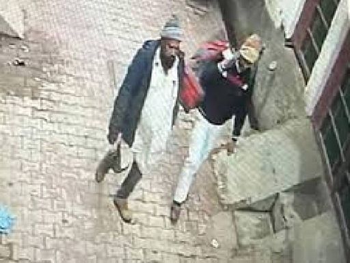 हत्याकांड के बाद नईम अपने साले सलमान के साथ घूमता नजर आया था।