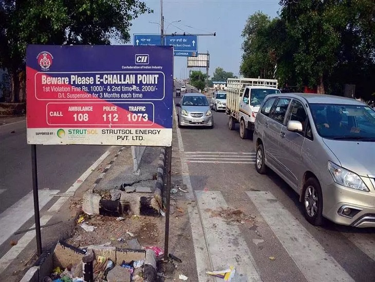 ਜਾਗਰੂਨ ਬ੍ਰਿਜ ਦੇ ਨੇੜੇ ਸਥਾਪਿਤ ਈ-ਚਾੜੀ ਬੋਰਡ.