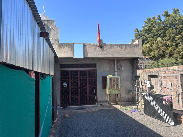 तस्वीर, श्याम सिंह के मकान की है, जहां दोनों बच्चों को फंदे पर लटकाया गया था।