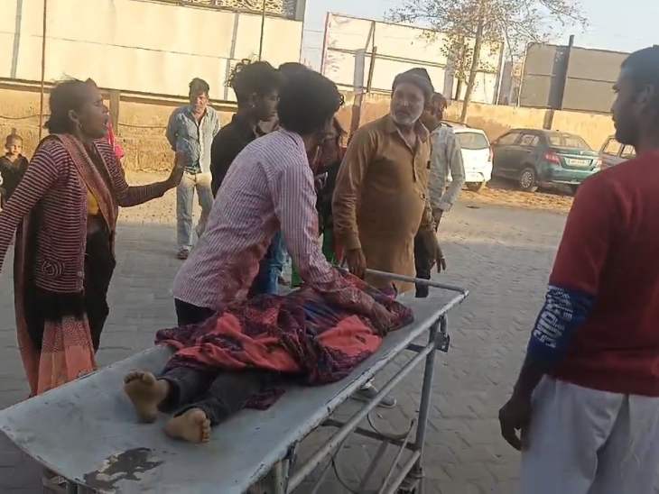 रावतसर में ईंट भट्टे पर खेलते समय ट्रैक्टर-ट्रॉली की चपेट में आने से नाबालिग बच्चे की दर्दनाक मौत हो गई। - Dainik Bhaskar