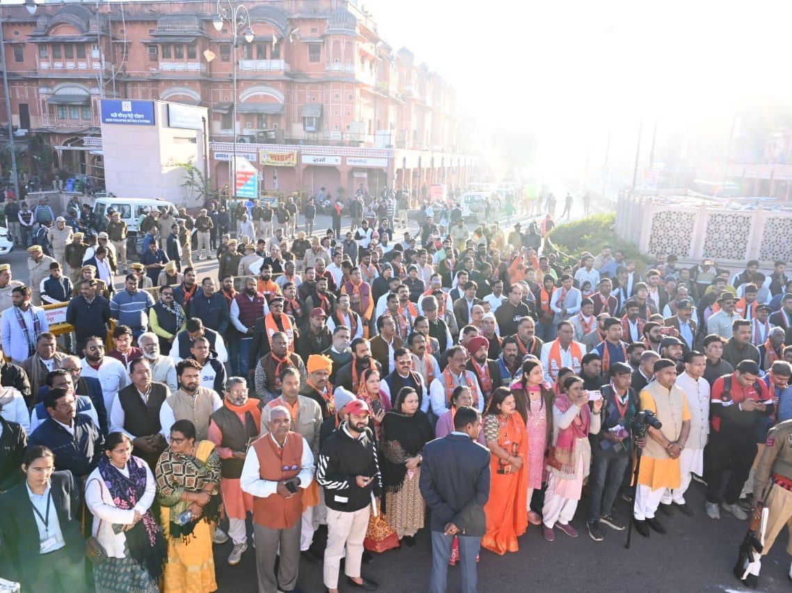 गणतंत्र दिवस पर बड़ी चौपड़ पर ध्वजारोहण के समय बड़ी संख्या में लोग मौजूद रहे।