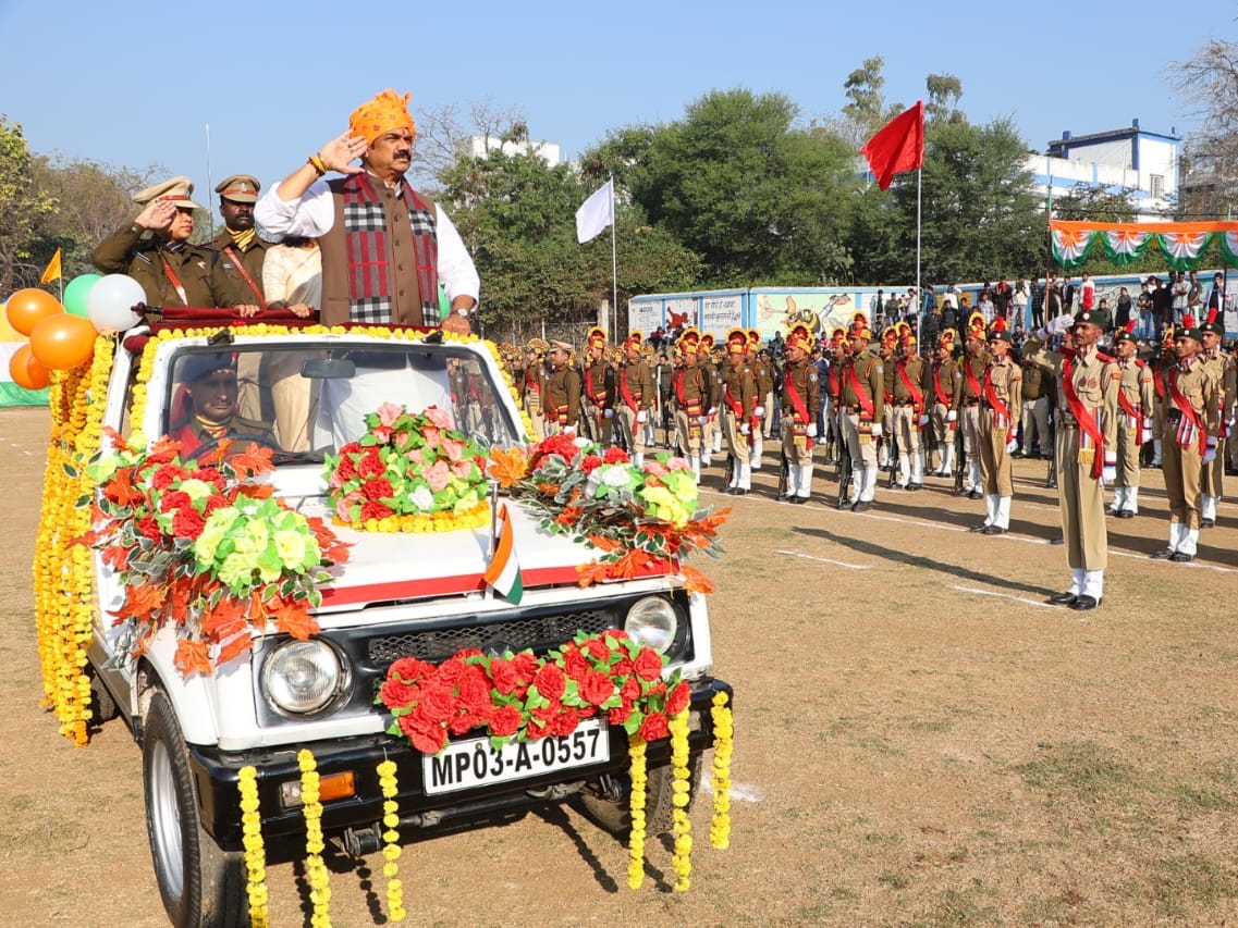 Minister in charge Govind Singh Rajput hoisted the flag in Narsinghpur ...