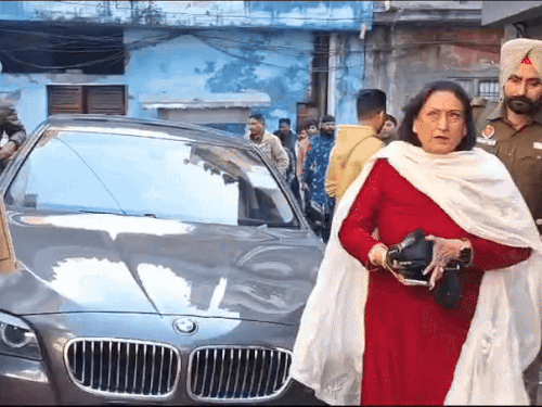 23 ਜਨਵਰੀ ਨੂੰ, ਮਹਿਲਾ ਕਮਿਸ਼ਨ ਰਾਜ ਲਾਲੀ ਗਿੱਲ ਦੇ ਚੇਅਰਪਰਸਨ ਪੀੜਤਾਂ ਨੂੰ ਮਿਲਣ ਲਈ ਪਹੁੰਚੇ.