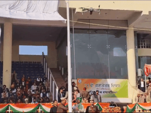 मंत्री अमन अरोड़ा ने जालंधर में झंड़ा फहराया। - Dainik Bhaskar