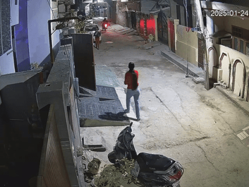 ਲੋਕ ਇਸ ਘਟਨਾ ਤੋਂ ਬਾਅਦ ਮੌਕੇ 'ਤੇ ਇਕੱਠੇ ਹੋਏ.