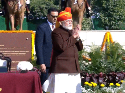 PM Modi went to War Memorial before the duty path and paid tribute to the martyrs.