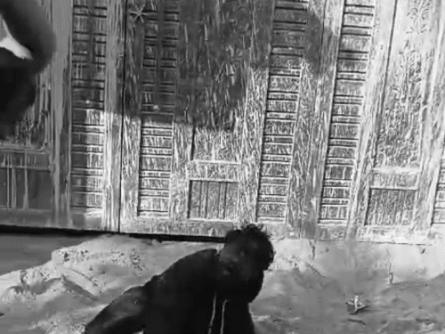 छेड़छाड़ करने से रोका तो मार कर अधमरा किया, वीडियो वायरल - Dainik Bhaskar