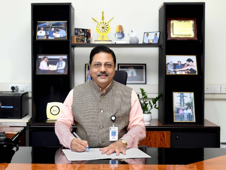 एम मोहन केरल के अलप्पुझा के रहने वाले हैं। ISRO ने उन्हें परफॉर्मेंस एक्सीलेंस अवॉर्ड और मेरिट अवॉर्ड से सम्मानित किया है। - Dainik Bhaskar