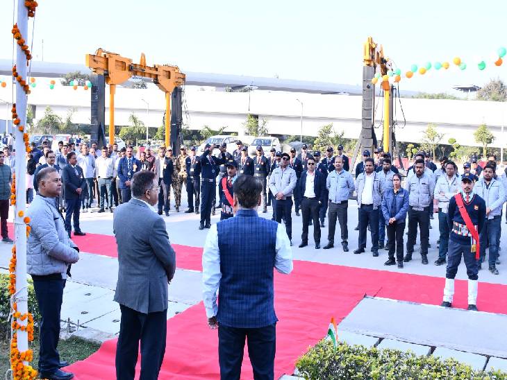 कानपुर मेट्रो मुख्यालय में फहराया गया तिरंगा। - Dainik Bhaskar