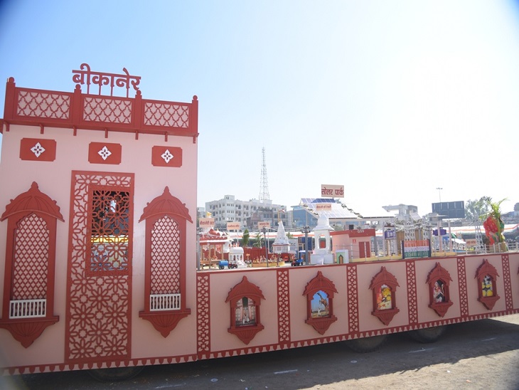 समारोह में बीकानेर की झांकी
