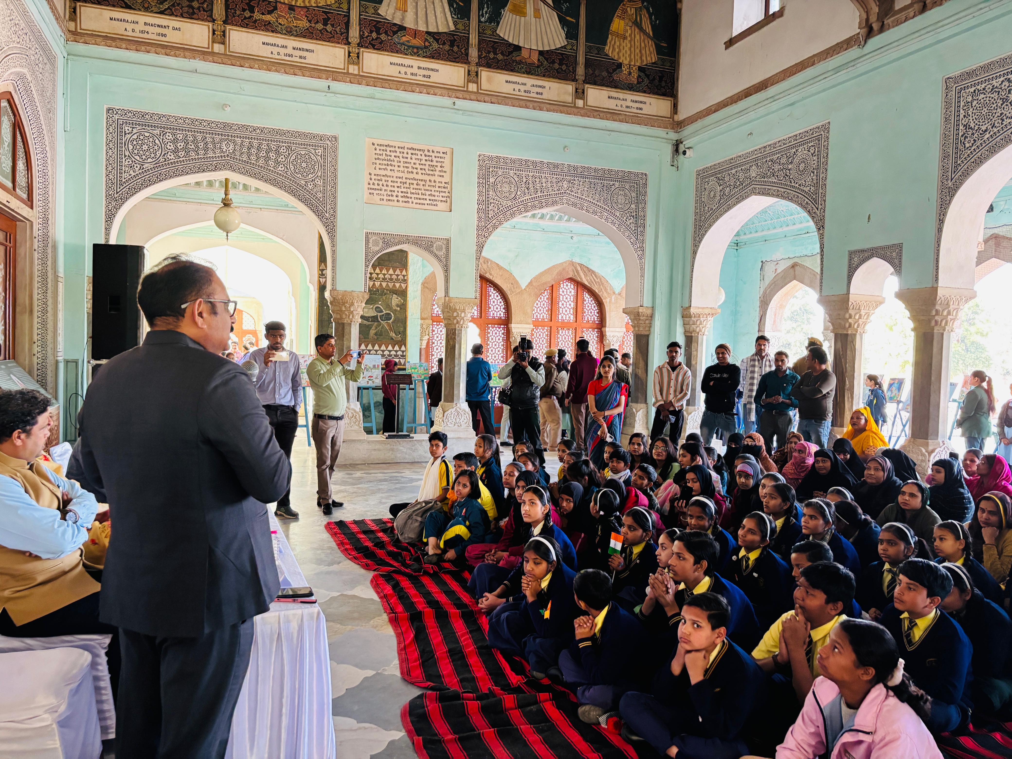 जयपुर को स्वच्छता में इंदौर और भोपाल जैसे शहरों को पीछे छोड़ने का सपना साकार किया जा सकता है।