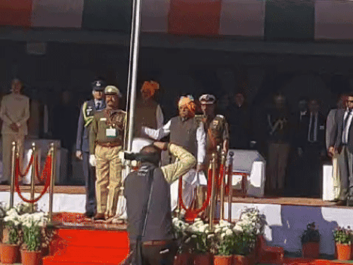 ਰਾਜਪਾਲ ਹਰੀਭੁ ਬਾਗਡੇ ਨੇ ਉਦੈਪੁਰ ਦੇ ਰਾਜ ਪੱਧਰ ਦੇ ਗਣਤੰਤਰ ਦਿਵਸ ਵਿਖੇ ਰਾਜ ਪੱਧਰੀ ਗਣਤੰਤਰ ਦਿਵਸ ਵਿਖੇ ਝੰਡਾ ਲਾਇਆ.