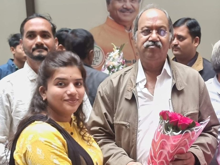 सांसद बृजमोहन अग्रवाल के साथ पूर्व पार्षद शैव्या वैष्णव