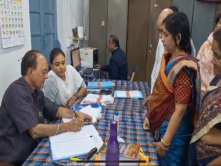 नामांकन फार्म जमा करने पहुंची कांग्रेस उम्मीदवार प्रेमलता साहू