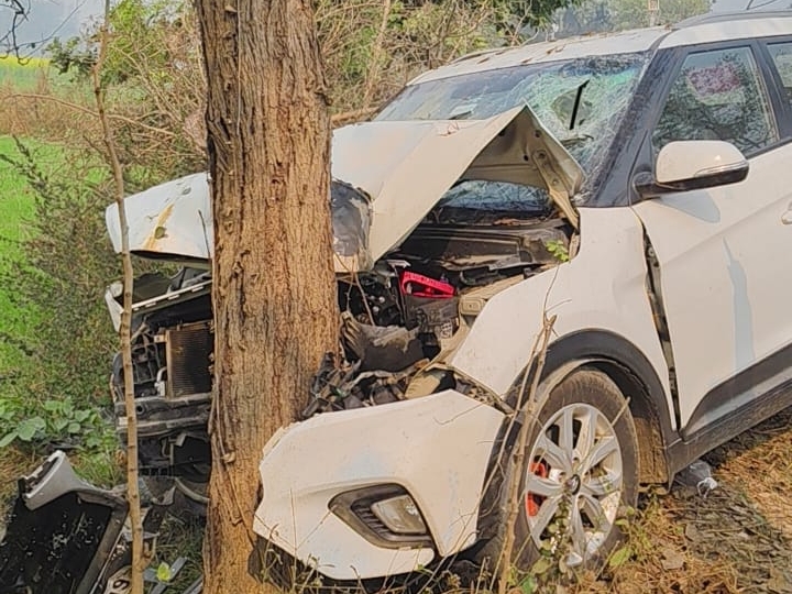 Car returning from the wedding procession hits a tree