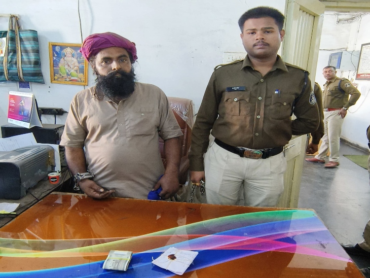 पुलिस ने शहर के अलग-अलग स्थानों में रेड मारकर 6 आरोपी को गिरफ्तार किया है।