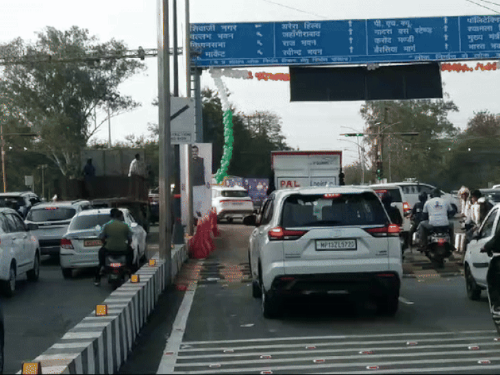 शौर्य स्मारक चौराहे पर सिग्नल की टाइमिंग बढ़ेगी। ताकि, दोनों ओर से वाहन गुजर सके।