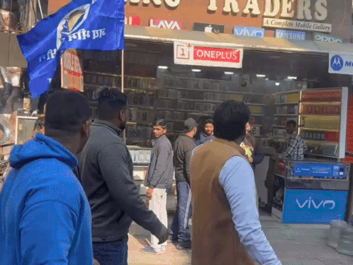 ਪ੍ਰਦਰਸ਼ਨਕਾਰੀਆਂ ਨੇ ਲੁਧਿਆਣਾ ਵਿੱਚ ਖੁੱਲੀ ਦੁਕਾਨਾਂ ਨੂੰ ਬੰਦ ਕੀਤਾ.