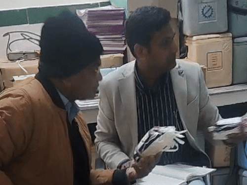 जांच में सामने आया कि सभी 255 ब्लड बैग्स में 450 के बजाय 600 एमएल ब्लड भरा हुआ था।