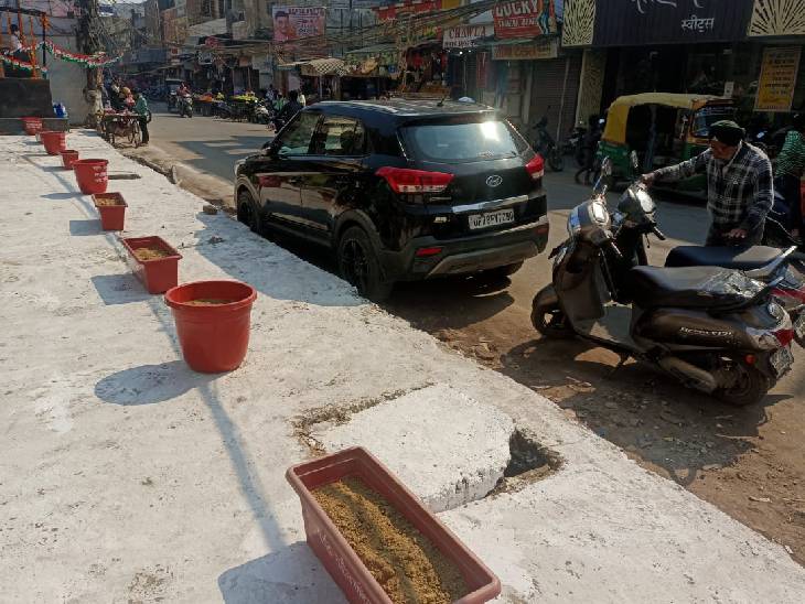 व्यापारियों ने नाले के ऊपर पेंटिंग कर गतले रखवाये।