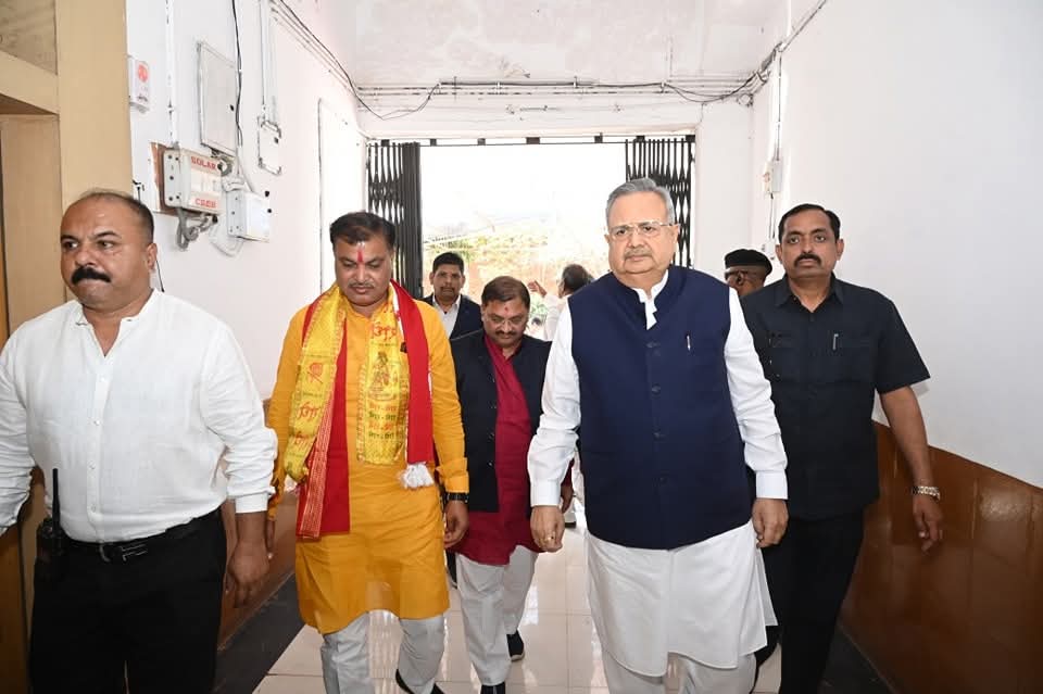 राजनांदगांव से बीजेपी के महापौर प्रत्याशी मधुसूदन यादव के नामांकन के लिए विधानसभा अध्यक्ष रमन सिंह पहुंचे।