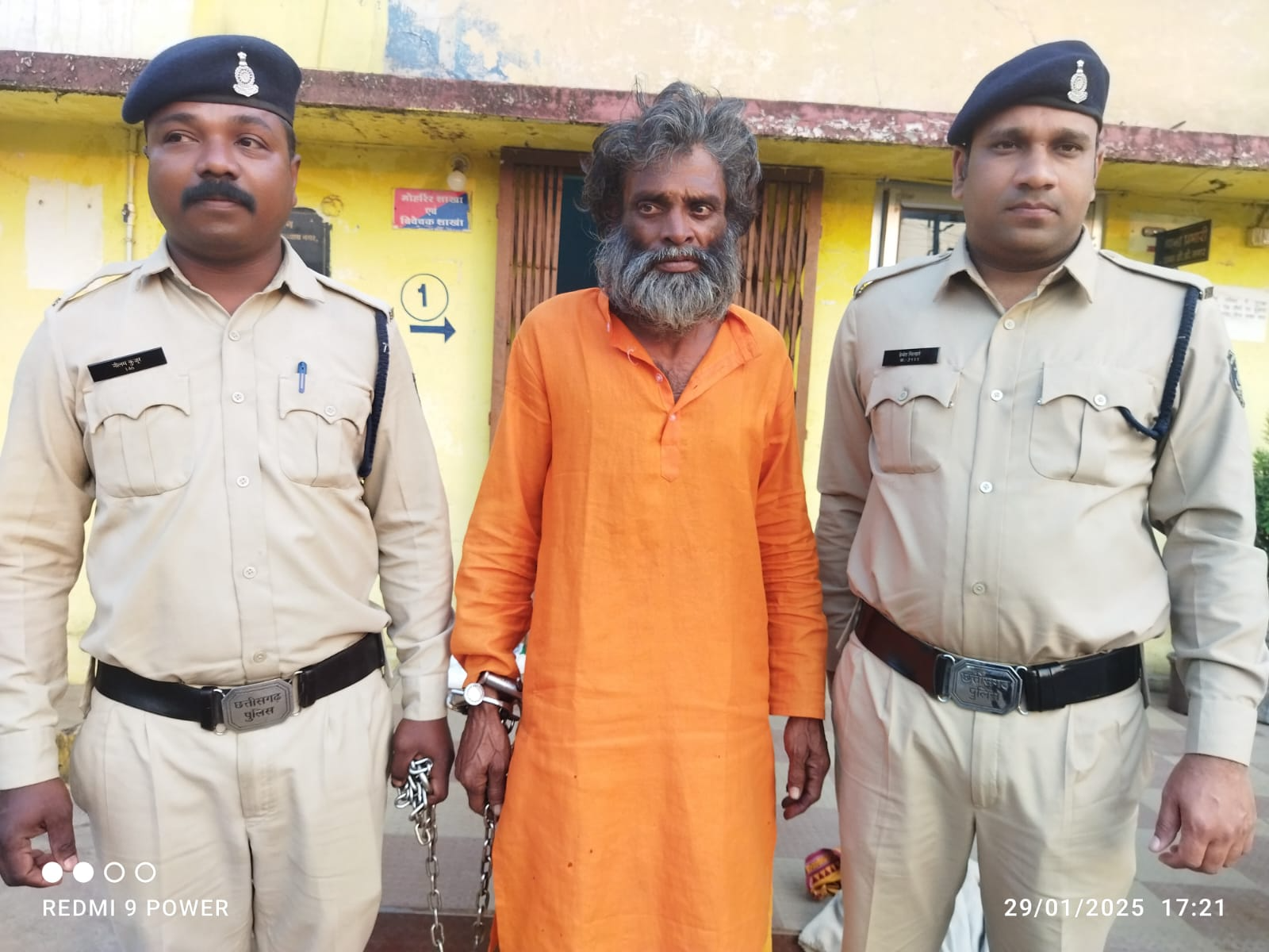 Raipur the father along with his son killed his wife | बाप ने बेटे के साथ मिलकर पत्नी को मार डाला: रायपुर में घरेलू विवाद में बांस से पीटा; 3 महीने से