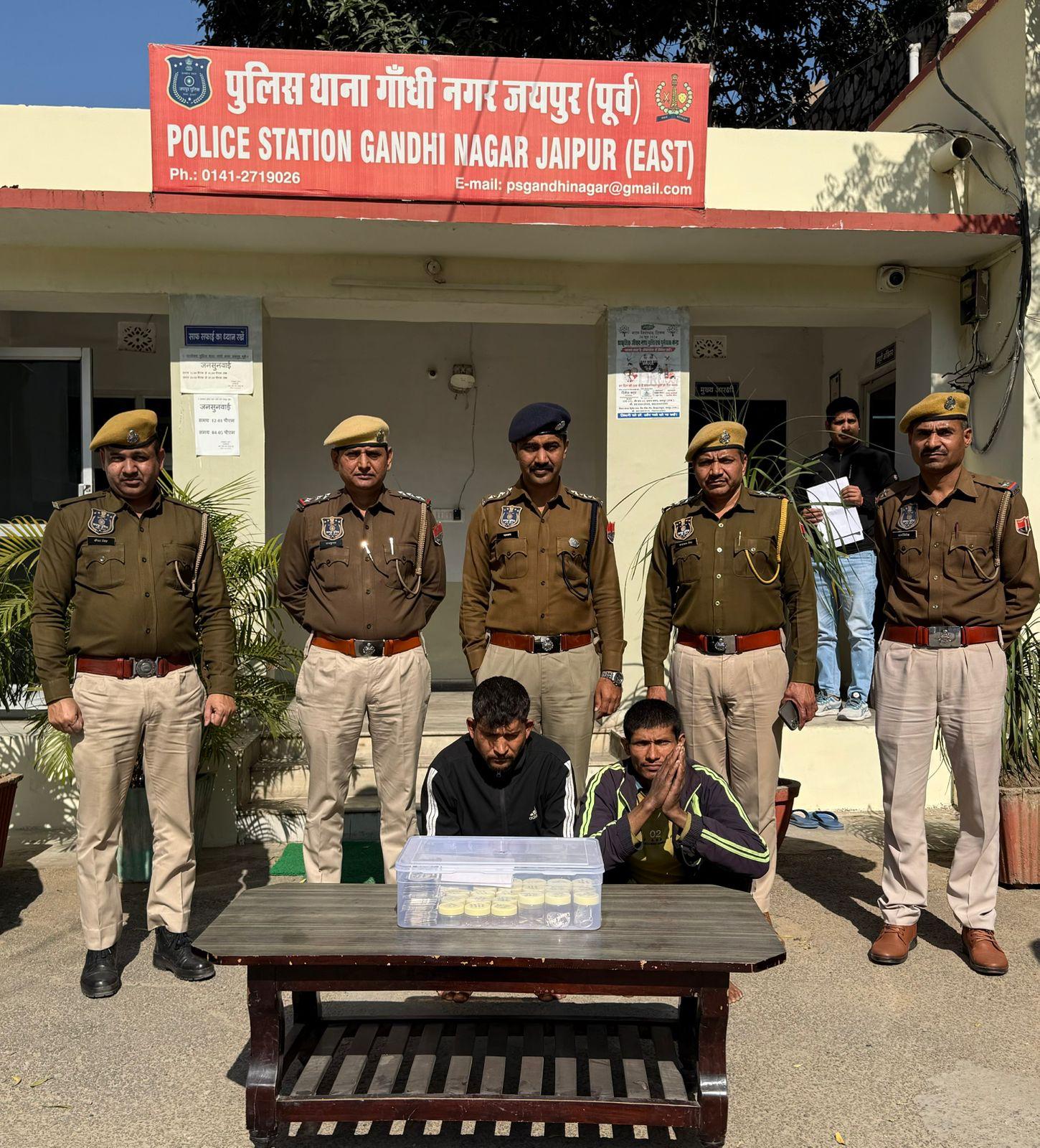 पुलिस ने दो बदमाशों को गिरफ्तार कर पूछताछ शुरू कर दी है। इनके पास से मिले सामान को नेपाल पुलिस को सौंप दिया है।